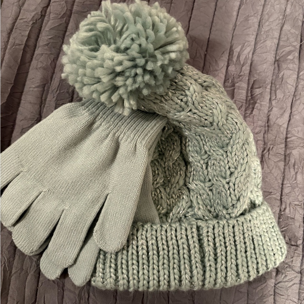 Cozy Knit Hat and Gloves Set in Light Gray